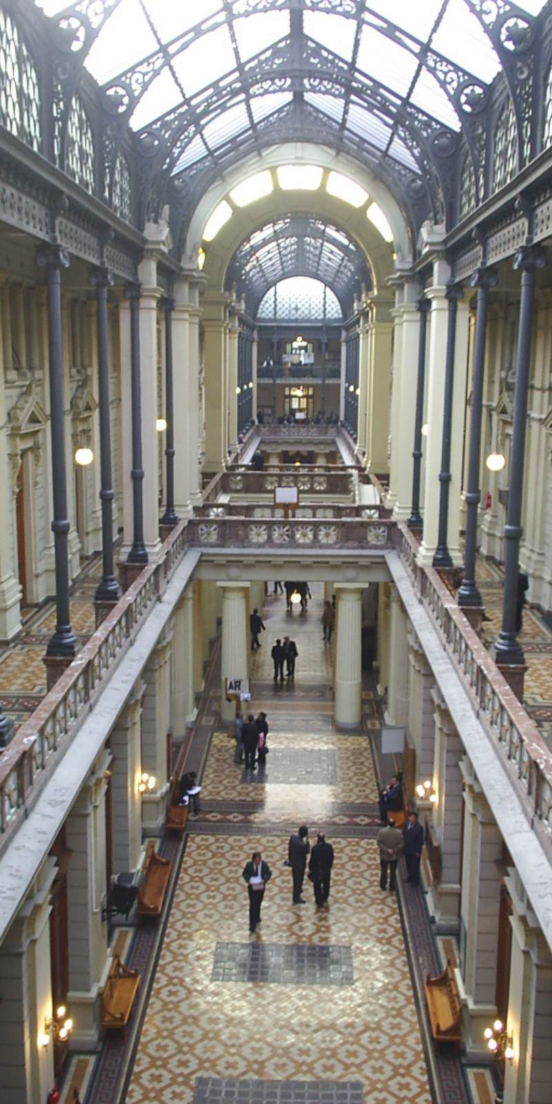 palacio de justicia chile mauricio tiara abogado litigante
